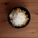 Тарталетки с крабовыми палочками кукурузой и огурцом - шаг 7