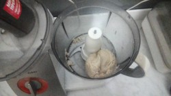 Простое тесто для пиццы в тестомешалке - шаг 5