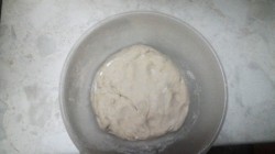 Простое тесто для пиццы в тестомешалке - шаг 6