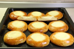 Тесто для ватрушек на сухих дрожжах - шаг 12