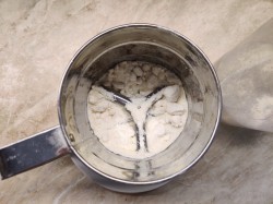 Тесто на сухом молоке на пирожки - шаг 2 Тесто на сухом молоке на пирожки - шаг 2