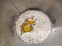 Тесто на сухом молоке на пирожки - шаг 5 Тесто на сухом молоке на пирожки - шаг 5