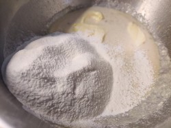 Тесто на сухом молоке на пирожки - шаг 7 Тесто на сухом молоке на пирожки - шаг 7