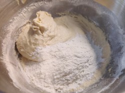 Тесто на сухом молоке на пирожки - шаг 8 Тесто на сухом молоке на пирожки - шаг 8