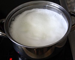 Топленое молоко на плитке - шаг 2 Топленое молоко на плитке - шаг 2