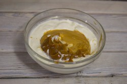 Торт из рыбок со сгущенкой - шаг 2 Торт из рыбок со сгущенкой - шаг 2