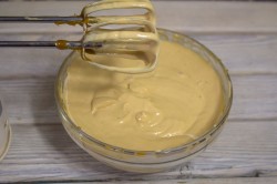 Торт из рыбок со сгущенкой - шаг 3 Торт из рыбок со сгущенкой - шаг 3