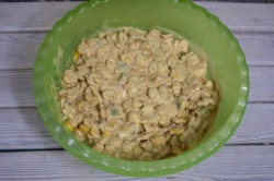 Торт из рыбок со сгущенкой - шаг 8 Торт из рыбок со сгущенкой - шаг 8