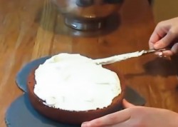 Сливочный торт с цветами - шаг 6