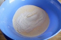 Торт с изюмом и орехами - шаг 7 Торт с изюмом и орехами - шаг 7