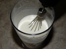 Торт со сгущенкой бисквитный - шаг 4 Торт со сгущенкой бисквитный - шаг 4