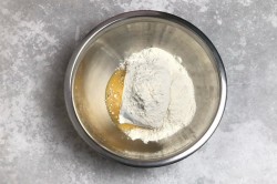 Творожники в духовке классические - шаг 2