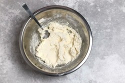 Творожники в духовке классические - шаг 3