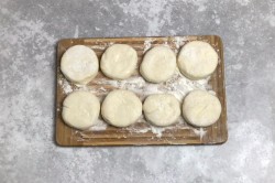 Творожники в духовке классические - шаг 7