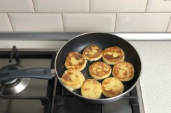 Творожники в духовке классические - шаг 9