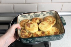 Творожники в духовке классические - шаг 10