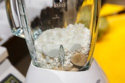 Творожный мусс с фруктовым смузи - шаг 1