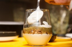 Творожный мусс с фруктовым смузи - шаг 5