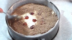 Творожный торт с вишней - шаг 6 Творожный торт с вишней - шаг 6