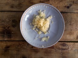 Тыква с чесноком жареная на сковороде - шаг 3 Тыква с чесноком жареная на сковороде - шаг 3