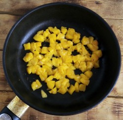 Тыква с чесноком жареная на сковороде - шаг 5 Тыква с чесноком жареная на сковороде - шаг 5