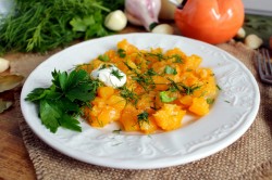 Тыква с чесноком жареная на сковороде - шаг 7 Тыква с чесноком жареная на сковороде - шаг 7