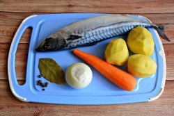 Уха из скумбрии свежемороженой - шаг 1