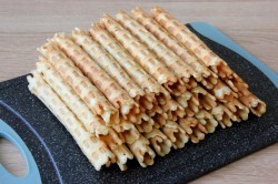 Вафли на маргарине хрустящие в вафельнице - шаг 9