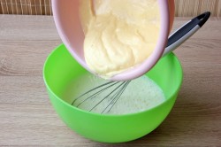 Вафли на маргарине хрустящие в вафельнице - шаг 3