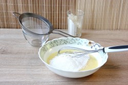 Вафли тонкие в электровафельнице - шаг 4 Вафли тонкие в электровафельнице - шаг 4