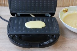 Вафли тонкие в электровафельнице - шаг 7 Вафли тонкие в электровафельнице - шаг 7