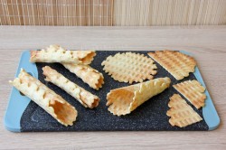 Вафли тонкие в электровафельнице - шаг 10 Вафли тонкие в электровафельнице - шаг 10