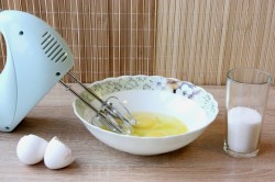 Вафли тонкие в электровафельнице - шаг 2 Вафли тонкие в электровафельнице - шаг 2