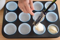 Ванильные капкейки с кремом - шаг 11