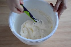 Ванильные капкейки с кремом - шаг 25