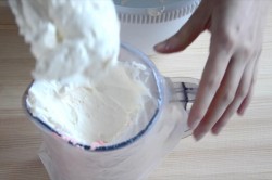 Ванильные капкейки с кремом - шаг 28