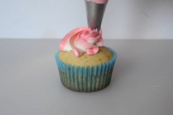 Ванильные капкейки с кремом - шаг 31