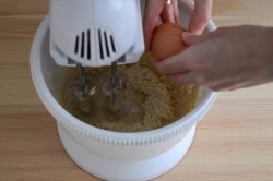 Ванильные капкейки с кремом - шаг 4