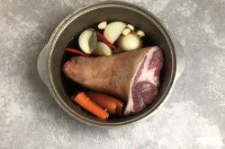 Вепрево колено по-чешски - шаг 2 Вепрево колено по-чешски - шаг 2