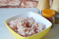 Ветчина из курицы в ветчиннице - шаг 3 Ветчина из курицы в ветчиннице - шаг 3