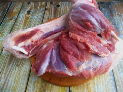 Ветчина из рульки - шаг 2 Ветчина из рульки - шаг 2