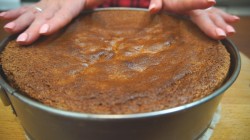 Шоколадный бисквит с какао для торта - шаг 12