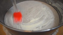 Шоколадный бисквит с какао для торта - шаг 8