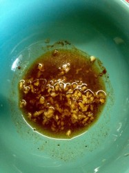 Вкусные чипсы из лаваша с чесноком - шаг 2