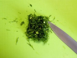 Вкусные чипсы из лаваша с чесноком - шаг 3