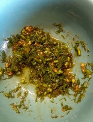 Вкусные чипсы из лаваша с чесноком - шаг 4