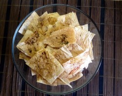 Вкусные чипсы из лаваша с чесноком - шаг 7