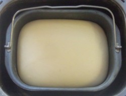 Домашний хлеб на сыворотке в духовке - шаг 2 Домашний хлеб на сыворотке в духовке - шаг 2