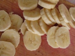 Яблочно-банановый пирог на сметане со штрейзелем - шаг 13 Яблочно-банановый пирог на сметане со штрейзелем - шаг 13