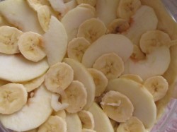 Яблочно-банановый пирог на сметане со штрейзелем - шаг 14 Яблочно-банановый пирог на сметане со штрейзелем - шаг 14